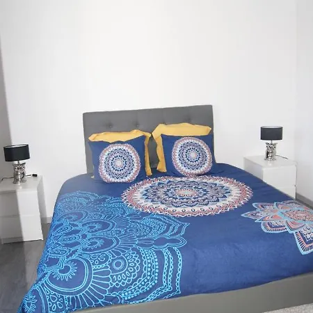 Maison De Maître: Renovated With Garden Access Apartment *